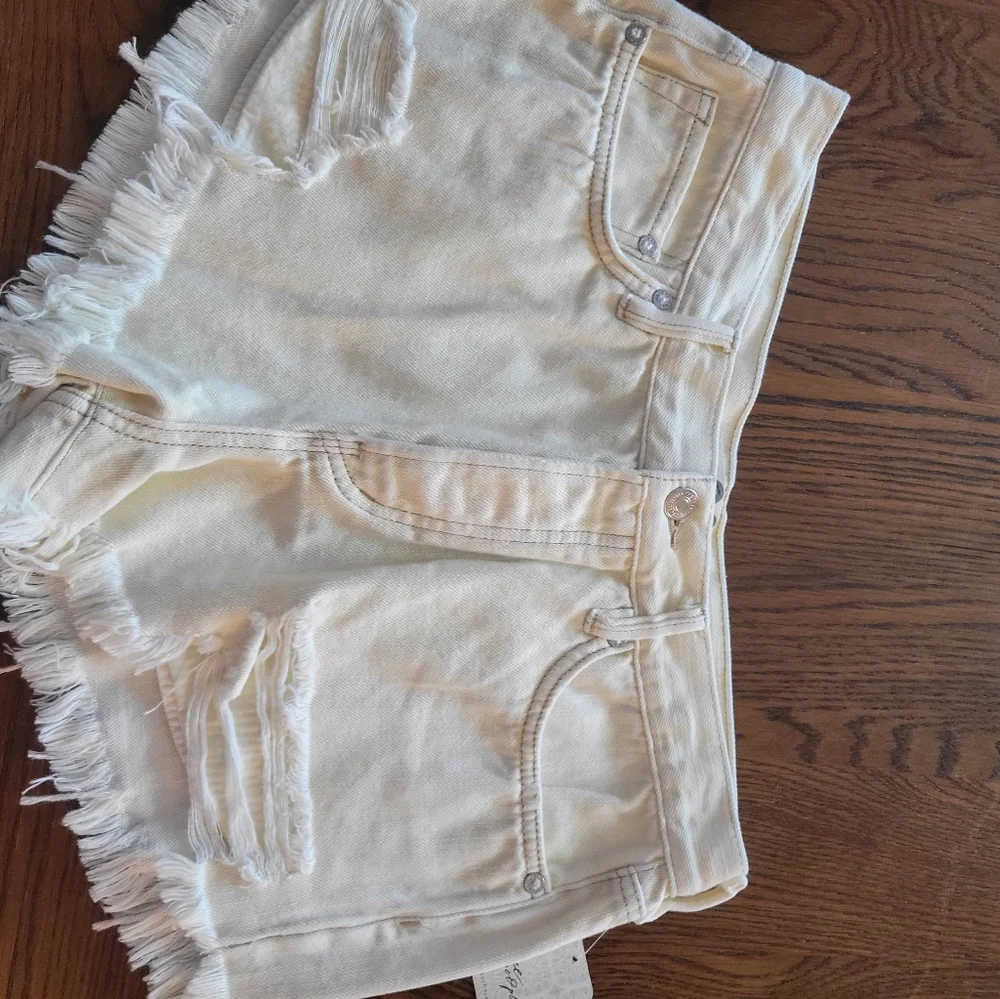 FREE PEOPLE Women's Loving Good Vibrations Destroyed Cutoff Denim Shorts - Picture 3 of 9